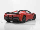 Assetto Fiorano装着車はテールエンド部のスポイラーが大型化されております。