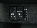 ◆両側電動スライドドア◆狭い駐車場でも乗り降りが楽々♪お子様が隣の車にドアを当ててしまう心配もございません!小さなお子様連れの方もこれで安心。