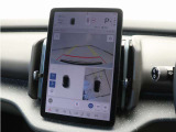 360&deg;ビューカメラは、自車を真上から見下ろすバードアイ映像を表示します。また、フロントビュー、リアビュー、サイドビューの単独表示や、自車周辺の様子を直感的に把握できる3D表示にも対応しています。