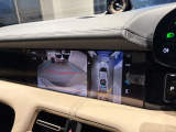【サラウンド・ビュー】車の周囲を直感的に確認することができ、安心して運転できます。