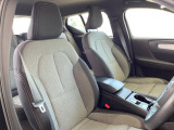 VOLVOのシートは人間工学に基づいた設計となっており長時間の運転でも疲れにくいと定評があります。