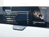 こちらのお車には先進安全装備が多数搭載されています。衝突被害を回避あるいは軽減するためのブレーキや、後方死角からの接近警報、車線逸脱を防止する警報装置など、詳しくはスタッフまでお尋ねください。