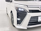 フォグランプ装着車です。暗い夜道の車両前方を明るく照らします