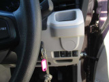 各種機能のボタンがあります。もちろん運転席からの操作も可能。スマートに使いこなしてください。