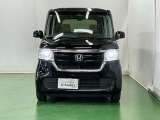 LEDヘッドライトを装備しています。LEDヘッドライトはとても明るく、雨の日や夜間走行も安全・安心です。オートライトコントロール付きで周囲の明るさに応じて自動で点灯・消灯します