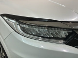 LEDヘッドライトは、点灯の瞬間から最大光量を発揮し、突然暗くなるトンネルなどでの安定感を高めます。