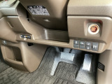 左側に高速で便利なETCがあり、横滑りを防ぐVSAなどのスイッチは、運転席の右側、手の届きやすい位置にあります。