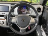 インテリアに合わせたデザインのステアリングは、運転される方のことも考え、運転しやすい形状、大きさです。是非一度、実際に触ってお確かめください。