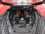 パワートレインは4.0L V8ツインターボエンジンに加え3基のモーターを搭載し、1000馬力(カタログ値)を発揮します。