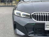 また、BMW正規認定中古車は、エマージェンシーサービスが自動付帯。24時間365日、皆様のカーライフをサポート致します。確かな安心のうえで、「駆けぬける歓び」をご堪能ください。