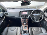 レンタアップ V40クロスカントリー クラシックエディション入庫です!ガラスルール、高音質スピーカーや、シートヒーターなどの快適装備が盛り沢山♪もちろんボルボが誇る安全装備も多数搭載されています!!