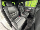 後部座席も気になるようなキズ・汚れやへたり等、大きなダメージはなく、良好な状態です。