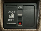 【パワースライドドア】助手席側がパワースライドドアになっており、運転席のスイッチやスマートキーでも開閉が可能です!開口部も広いので乗り降りも楽々♪