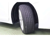 タイヤサイズ 215/45R17。