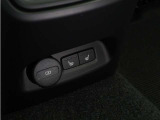 リアシートにもシートヒーターを装備。4席全てで独立した調整が可能です。