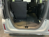 軽い力でサッと倒せるシートアレンジ。急に荷物が増えても、その場でサクッとスペースを広げられます。毎日の『困った』を『助かった』に変える工夫が満載です。