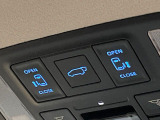 【パワーバックドア】スマートキーや運転席のボタンを押すだけでリアゲートが自動で開閉します!荷物を持っている時や、高い位置にあるバックドアを閉める際に便利な機能です♪