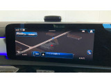 【コマンドシステム】センターのコントローラーとスイッチ類及び音声認識機能により、ナビゲーションやオーディオ&ビジュアル、車両設定等を安全に操作できます。また高精度ディスプレイを採用しています。