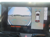 ★全周囲カメラパッケージ★4個のカメラから得た画像を車両上方から見下ろしたような映像で表示することで、車と路面の駐車枠の関係を一目で確認できます!