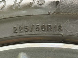 タイヤサイズは【225/50R18】