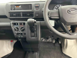 シンプルなデザインでよそ見をせずに安全に運転に集中できます。