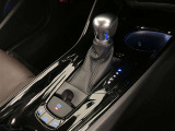 シフトレバー周辺の画像です☆電動パーキングブレーキ搭載車です。