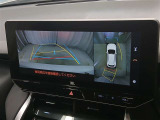 駐車が苦手な方でも安心のバックガイドモニター搭載。 後方の映像をクリアに表示し、ガイドラインで車庫入れや縦列駐車をしっかりサポート。毎日の運転がぐっとラクになります。