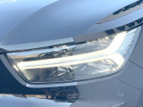 ●LEDヘッドライト:夜間走行時も良好な視界を確保し安心して運転できる高輝度LEDヘッドライトを装備!点灯速度が早く、消費電力も抑えられています。