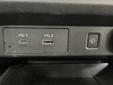 USB電源を装備してます。スマホやタブレットの充電に便利です♪
