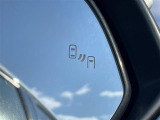 【ブラインドスポットモニター(BSM)】ドアミラーでは確認しにくい、後側方エリアに存在するクルマや、急接近してくるクルマを感知してお知らせすることで、不意の衝突を回避をサポートします!
