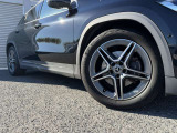 メルセデス・ベンツの定める厳しい基準をクリアしたお車のみをご案内させて頂きます。納車前整備はメーカー規定に基づき最大100項目にも及ぶ点検を熟練のメカニックによって行いご納車させて頂きます。