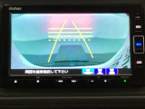 バックでの車庫入れも安心です! リアカメラが付いているバックモニター付のナビを装備しております。操作線もついており距離感も画面から確認できます。