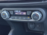 運転席&助手席シートヒーター機能付き☆人気の装備です!!エアコンはオートエアコンです(*'&omega;'*)温度調節も細かくできるので車内を快適な温度にできますよ☆