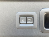 【パワーバックドア】スマートキーや運転席のボタンを押すだけでリアゲートが自動で開閉します!荷物を持っている時や、高い位置にあるバックドアを閉める際に便利な機能です♪