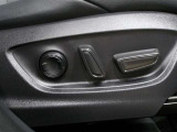 運転席はパワーシートなのでお好みのドライビングポジションに調整可能です♪
