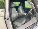 運転席シート廻りは使用感も少なく、良好な状態となっています。前オーナー様が丁寧に使っていたことがよくわかりますね。
