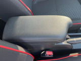 【アームレスト】運転中の身体の負担を軽減してくれるアームレストを装備♪
