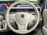 インテリアに合わせたデザインのステアリングは、運転される方のことも考え、運転しやすい形状、大きさです。是非一度、実際に触ってお確かめください。