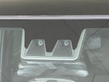 【スマートアシスト】走行中に前方の車両等を認識し、衝突しそうな時は警報とブレーキで衝突回避と被害軽減をアシスト。より安全にドライブをお楽しみいただけます。