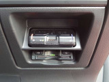 見栄えよくすっきりと収まるETC車載器です。高速道路の料金所をスムーズに通過でき、快適なドライブをサポートします。納車されたその日からすぐに遠出やロングドライブを楽しめます。