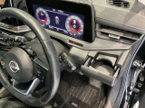 運転席側前部にドリンクホルダーあります♪運転中でも手が届きやすい位置にあって使い易いです♪