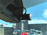 万が一の瞬間も、純正ドラレコで安心。事故やトラブル、あおり運転の記録をしっかり残してくれるから、後の手続きもスムーズに。映像で残せる安心はドライバーにとって何よりの心の支え。安全運転の新常識です。