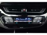 ★運転席と助手席でそれぞれお好みに合わせて温度設定が行えるフルオートエアコンです。外気温や室温、日射量を感知し、吹き出し温度、風量を緻密に制御します