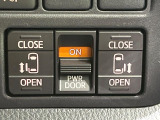 【両側パワースライドドア】スマートキーや運転席のスイッチで後席両側スライドドアの開閉が可能♪電動だから力を入れてドアを開ける必要が無く、小さなお子様でも簡単に開け閉めでき快適です♪