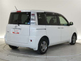両側スライドドア車です。助手席側は、パワースライドドア付きなので狭い駐車スペースでも乗り降りが楽で、小さなお子様やお年寄りにもうれしい装備です。