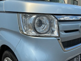 明るくて長寿命のLEDヘッドライト採用