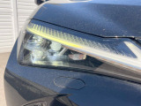 【LEDヘッドライト】悪天候や夜間走行時も良好な視界を確保し安心して運転できる高輝度LEDヘッドライトを装備!点灯速度が早く、消費電力も抑えられています。