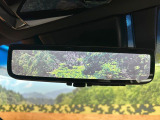 【デジタルインナーミラー】後席の大きな荷物や同乗者で後方が確認しづらい時でも安心!カメラが撮影した車両後方の映像をルームミラー内に表示。クリアな視界で状況の確認が可能です!