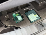 【パンク修理キット】スペアタイヤの代わりにパンク修理キットが備え付けられております