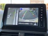 カメラは切り替えが可能で見えにくい左前の死角をサポート!